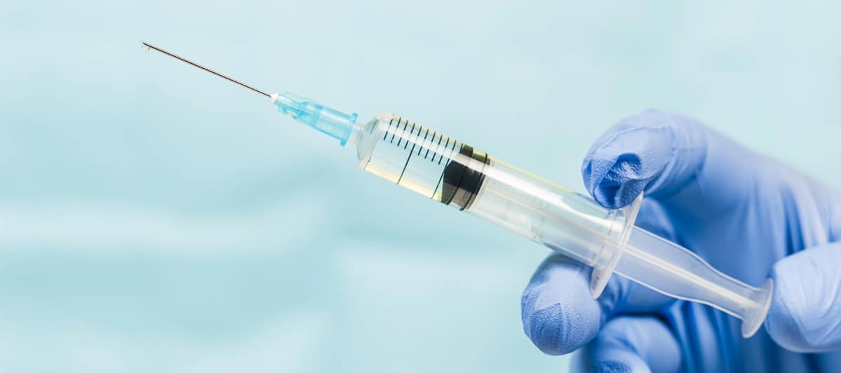Explore 5 Symptoms of Middle Back Pain-5-Injection An image of an injection needle used to ease middle back pain