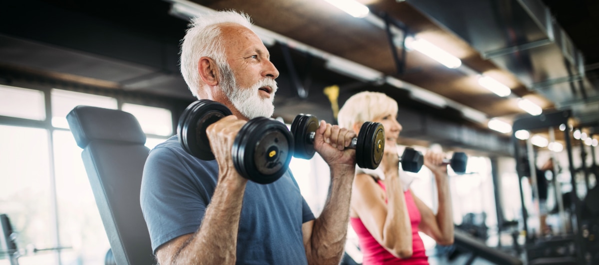 FAQs About Sacroiliac Joint Treatments for Hip Pain-4-Gym An older couple lifts weights in a gym after SI joint treatment