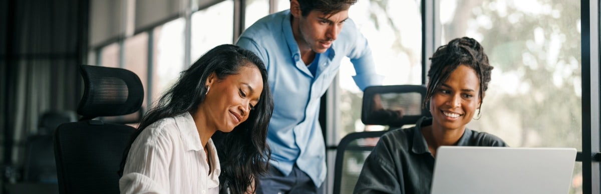 Heart Disease Symptoms You Need to Know - 2026-08-20T112844.149 A woman using a computer instructs her employees about business practices