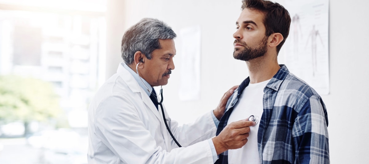 Treating-Diabetic-Peripheral-Neuropathy-6-Doctor-and-Patient A pain doctor conducting an examination on a patient