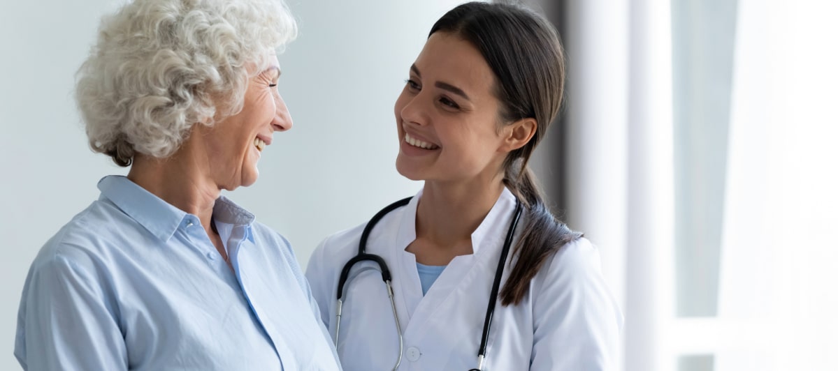 What-Are-the-Best-Shoes-for-Diabetics-with-Neuropathy-2-Doctor-Patient A pain management doctor meeting with an elderly patient at a pain management clinic.